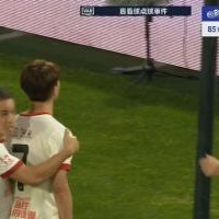 开云体育官方网站-差点爆发！韦世豪和津门虎看台对骂，队友把他拉了回来