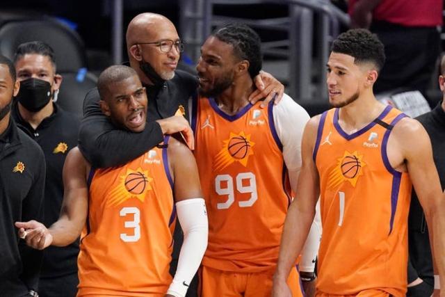 1647789610856098852.jpg ecdc2452-df33-4bae-a0ca-b9fa55a60a1b-AP_Suns_Clippers_Basketball_2.jpg